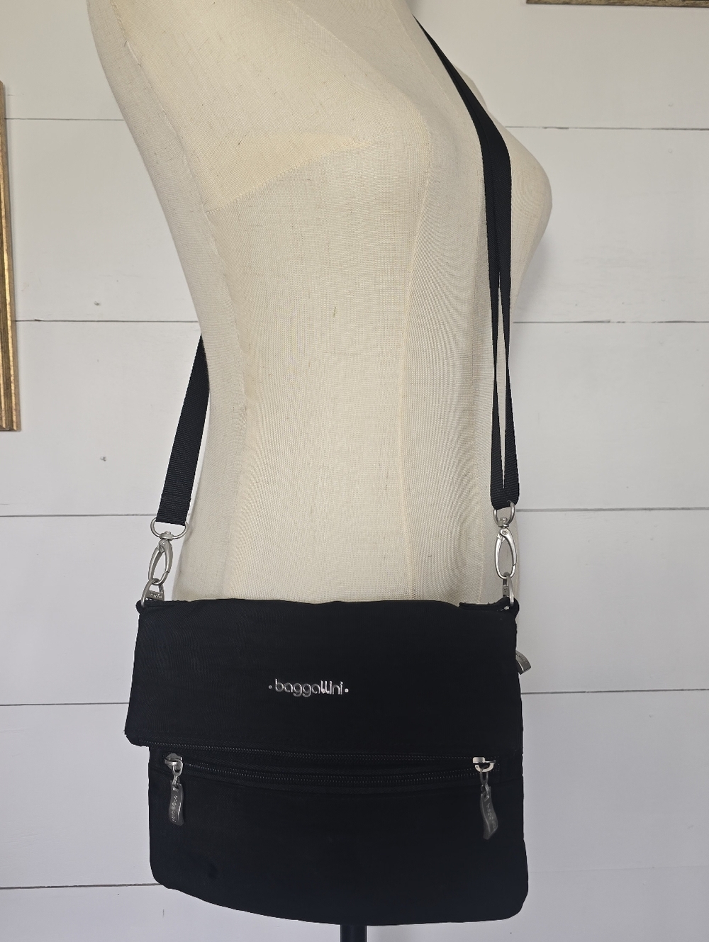 Baggallini Flip Zip Crossbody Bag - Picture 2 of 5